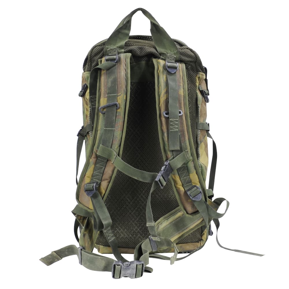 楽天市場】イギリス軍放出品 バックパック 金属フレーム入り メッシュ