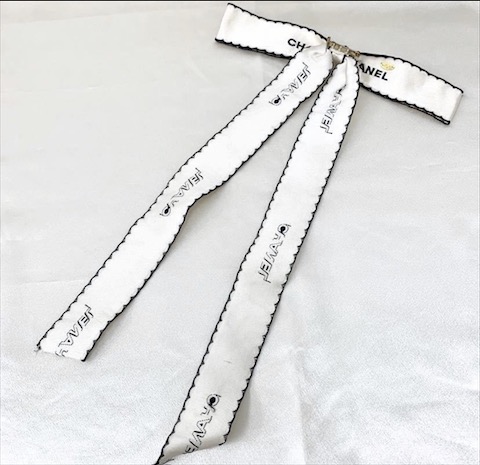 シャネル リボン ブローチ ブラック×ホワイトステッチ コメあり