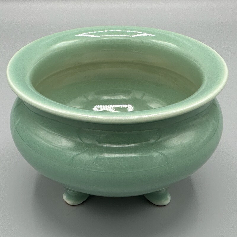 中国 唐物 青磁 三足 袴腰 香炉 訳あり ニュウ 銘なし 【公式通販】