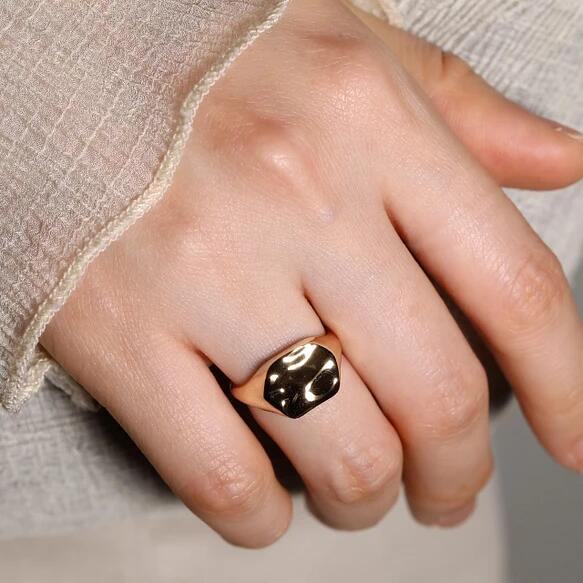 18金・プラチナ〉ウェーブシグネットリング 18金地金指輪 K18 ゴールド