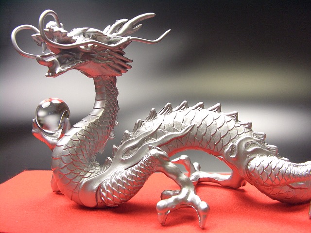 シルバーの龍縁起物ドラゴン
