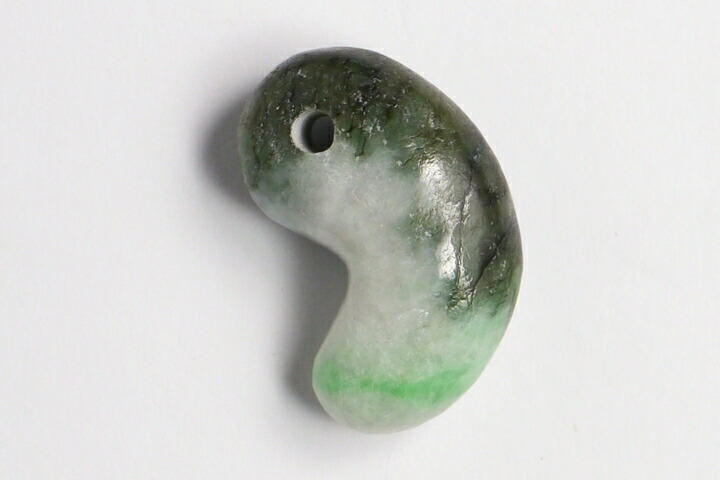 白緑バランス良好美麗‼️ 専門店40~53万円の品質糸魚川翡翠勾玉鑑別
