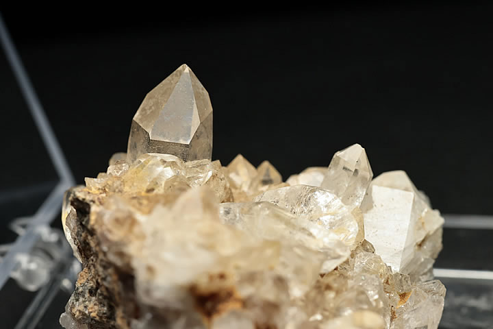 山梨県乙女鉱山国産天然水晶虹入り水晶1558g国産鉱物 硫黄入り水晶