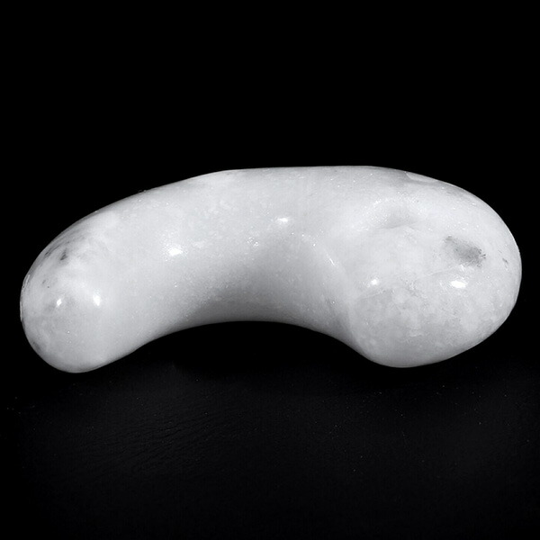 楽天市場】糸魚川翡翠 勾玉 縦約3cm 氷翡翠 アイスジェダイト 白翡翠