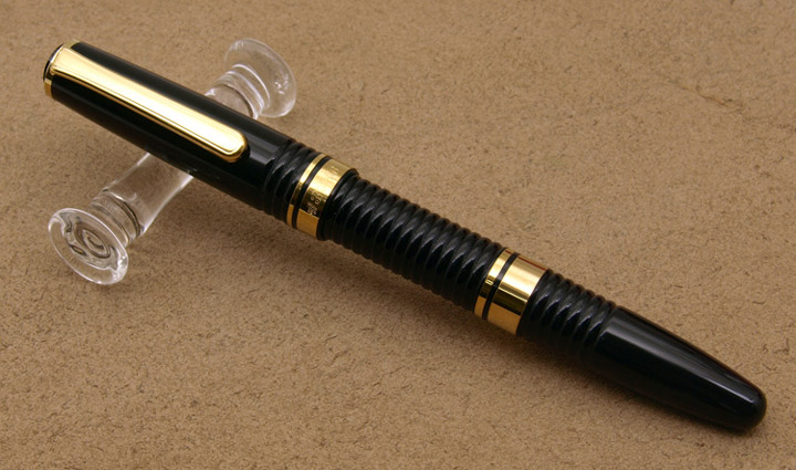 楽天市場】【PLATINUM/プラチナ】第二期製造 ギャザード万年筆 黒 細字