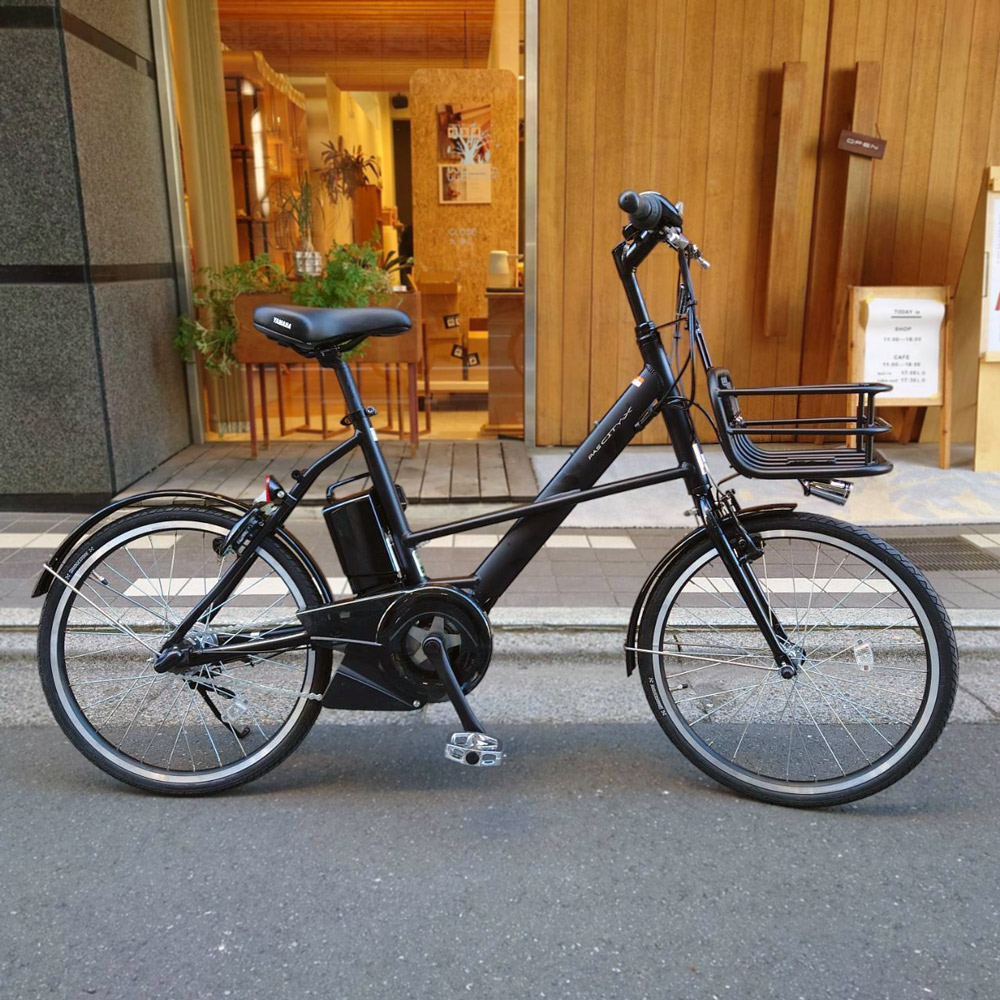 黒いシティサイクル 26インチ 前面バスケット付き 黒いシティサイクル