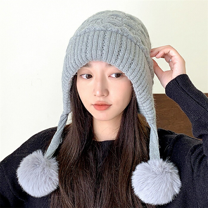 MaxMara グレー ポンポン付きニット帽 MaxMara グレー ポンポン付き