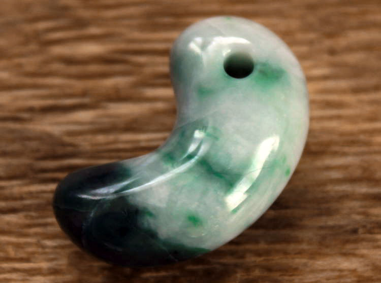 ももこ♡。古代出土糸魚川3色大翡翠勾玉 楽天市場】日本の石 糸魚川