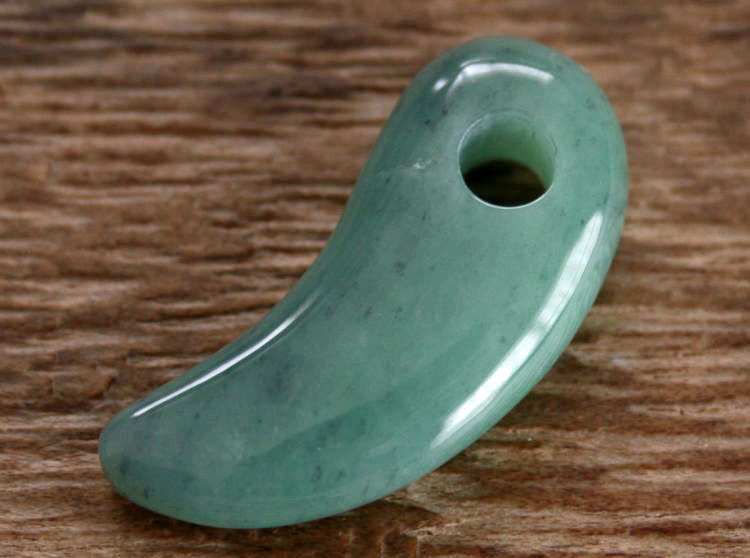 翡翠勾玉ヒスイまがたま糸魚川ヒスイ古墳時代宝石質ヒスイ出土品