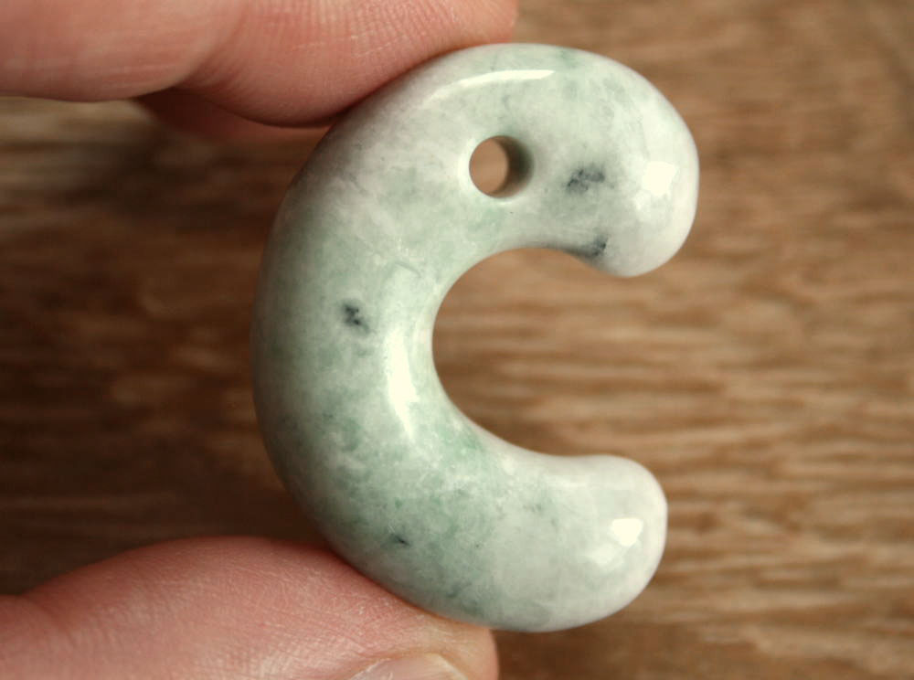 ⑥特大 糸魚川翡翠 勾玉 56mm 46g 【公式通販】