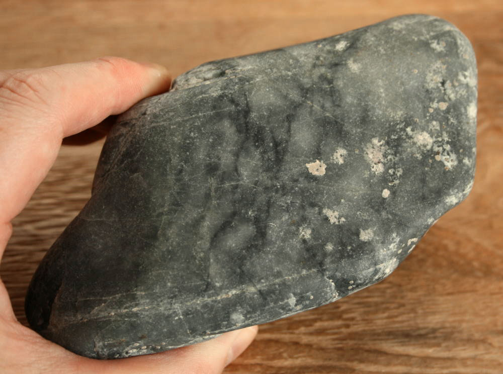 糸魚川翡翠海中翡翠（大）黒×翠海石翡翠輝石原石600g