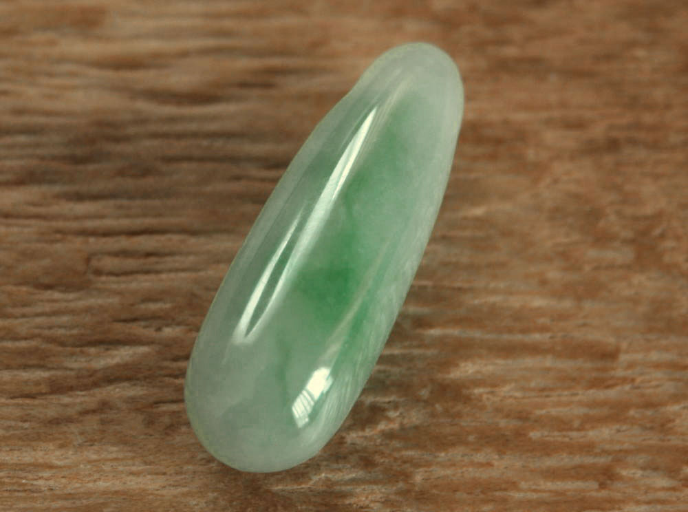 糸魚川翡翠 大珠 天然石 パワーストーン 日本の国石 楽天市場】糸魚川