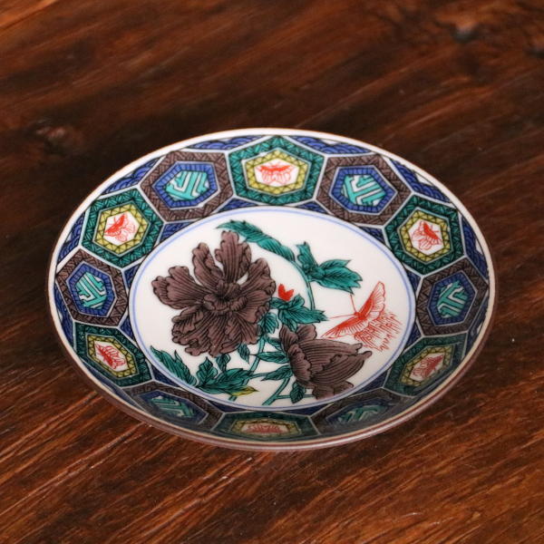楽天市場】九谷焼 青郊窯豆皿 古九谷色絵亀甲牡丹蝶文MC-15 : 九谷陶芸
