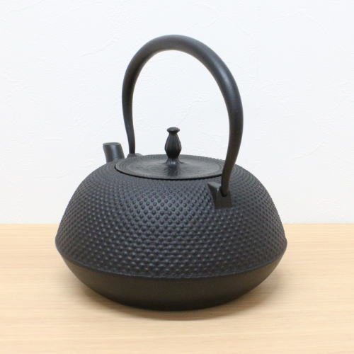 楽天市場】南部鉄器 鉄瓶 算玉型 アラレ 1,500ml IH対応 岩手 伝統工芸