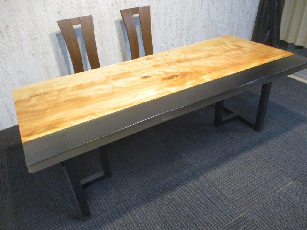 レジンテーブル ローテーブル トチ リバーテーブル アイアン 栃 一枚板