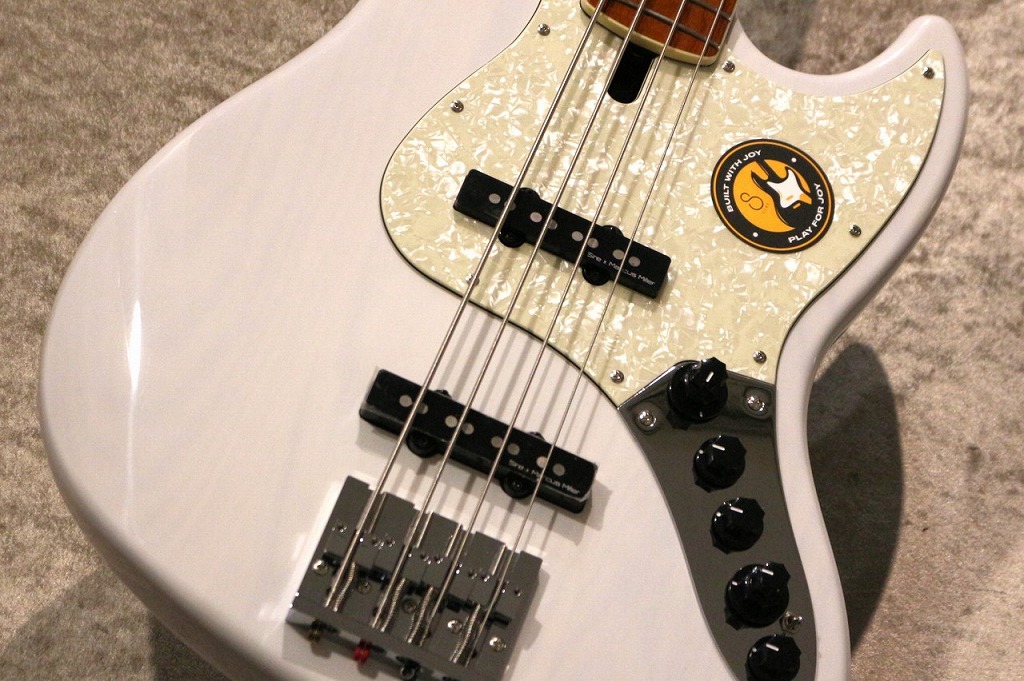 楽天市場】Sire V8 4st -White Blonde-【マーカス・ミラー氏監修