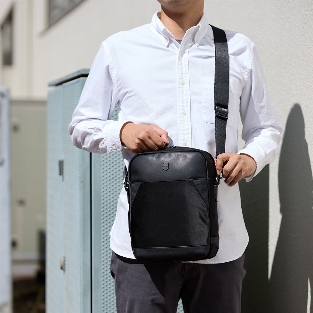 楽天市場】ビクトリノックス ショルダーバッグ VICTORINOX 6L