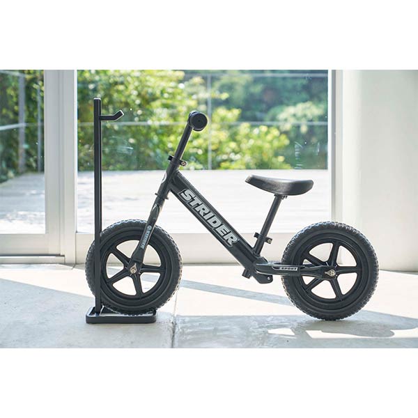 STRIDER バランスバイク用スタンド ブラック STRIDER バランスバイク用