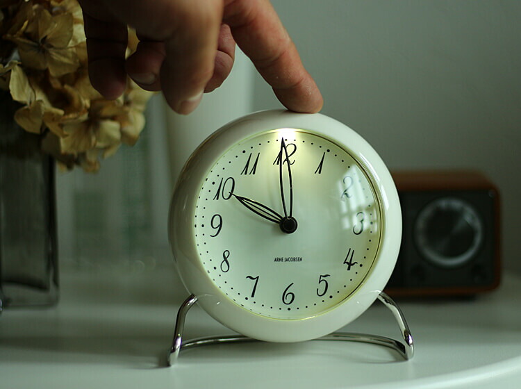 楽天市場】アルネ・ヤコブセン LKテーブルクロック 置き時計 アルネ