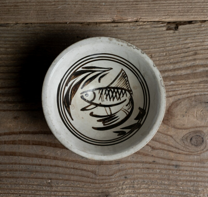 中国 魚 大皿 鉄 絵皿 陶磁器 飾皿