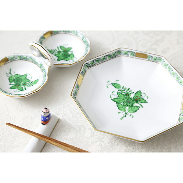 全て手彩色のヘレンドのアポニーグリーンの豪華な脚付き菓子器です