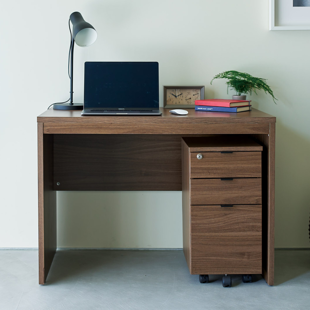 北欧調◇可愛いダークブラウン 木製デスク 100cm x 60cm デスク