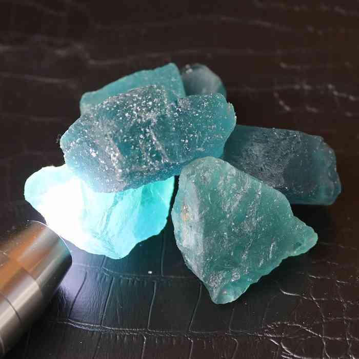 楽天市場】蛍石 原石 アロマストーン 天然石 ブルーフローライト 100g