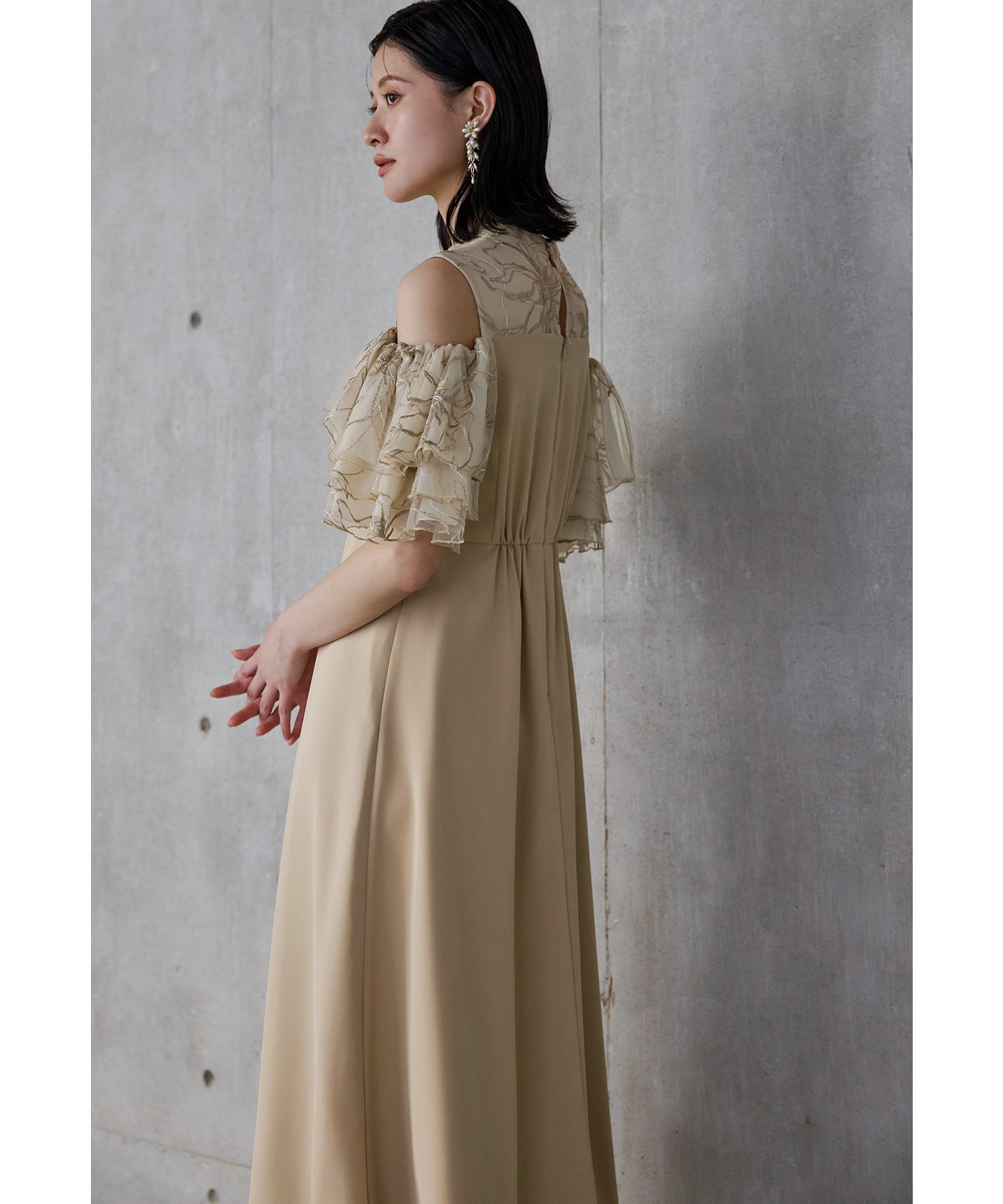 bflat｜オフショルフリルフラワー刺繍ドレス パーティードレス