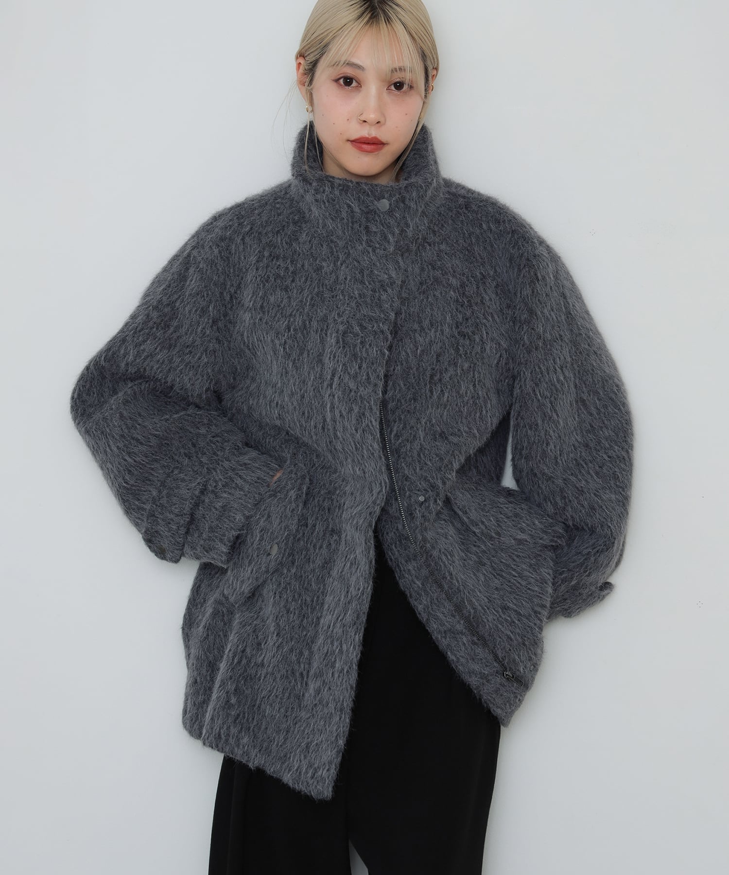 BEAMS WOMEN｜【SALE】シャギースタンド カラー ハーフ コート