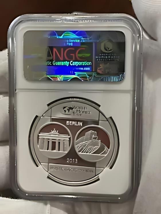 ベルリンの壁崩壊20周年記念1オンス銀貨 .999純銀 限定発行：5,000枚