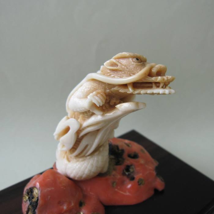 楽天市場】シナ海珊瑚 【金運・開運】 昇り龍の置物 御守 風水 干支 桃
