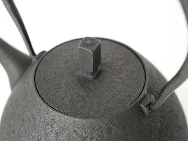 楽天市場】空間鋳造 岩清水久生 鉄瓶 Egg 大 ( PureBlack )【 送料無料