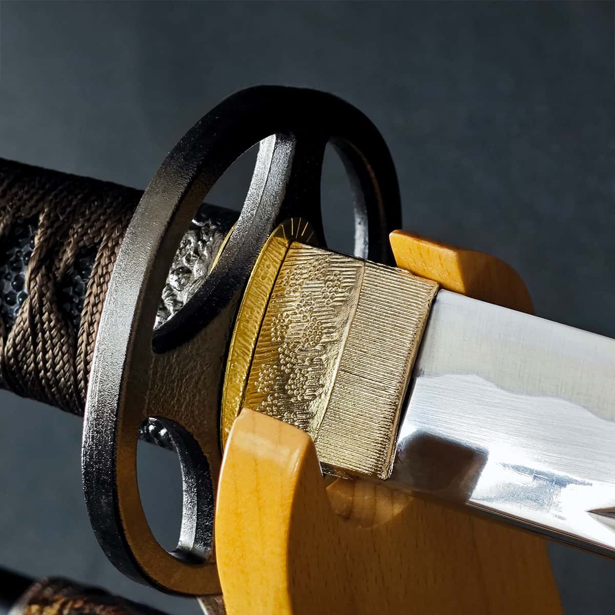 楽天市場】模造刀 新選組 三番隊組長 斉藤一拵え 丸十鍔 コスプレの