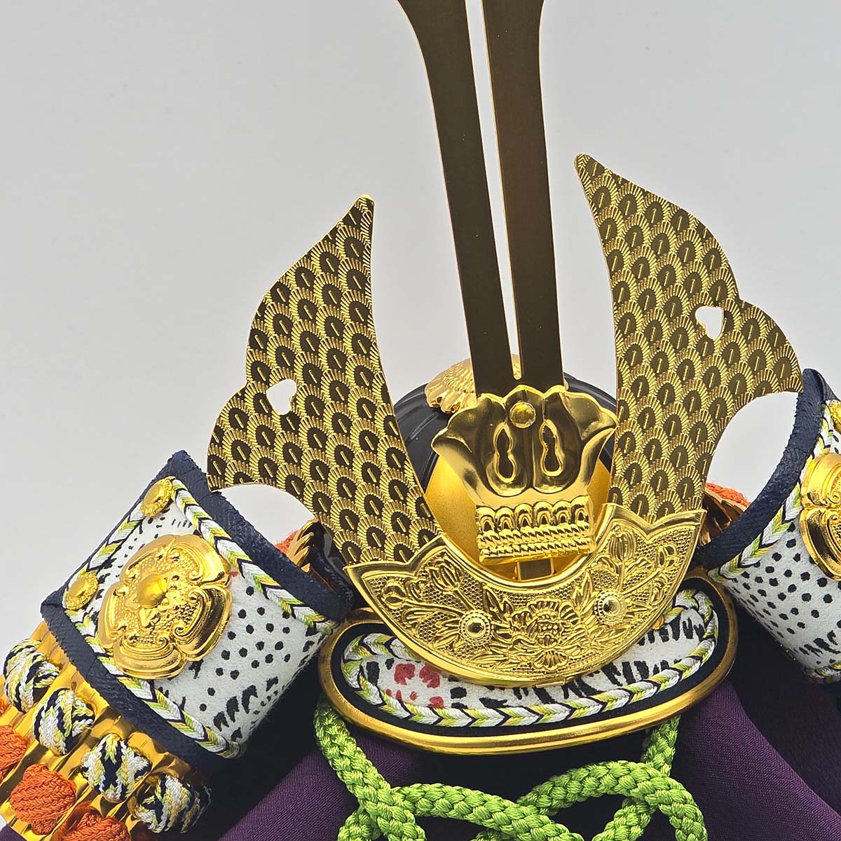 楽天市場】豆兜 正成公 大将軍 総大将 化粧箱入り 吉徳 [ まめ兜 ミニ