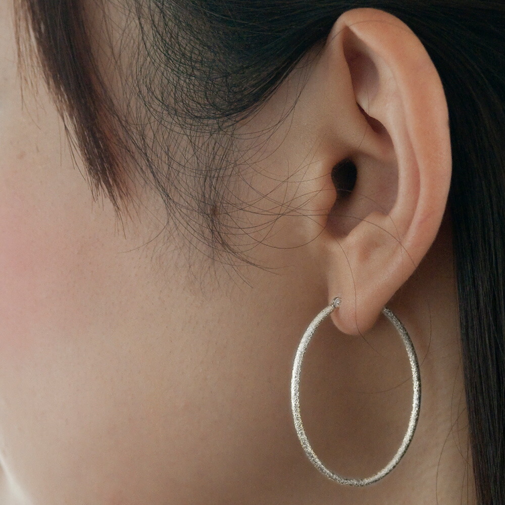 楽天市場】K18WG フープ ピアス オーバル スターダスト ホワイト