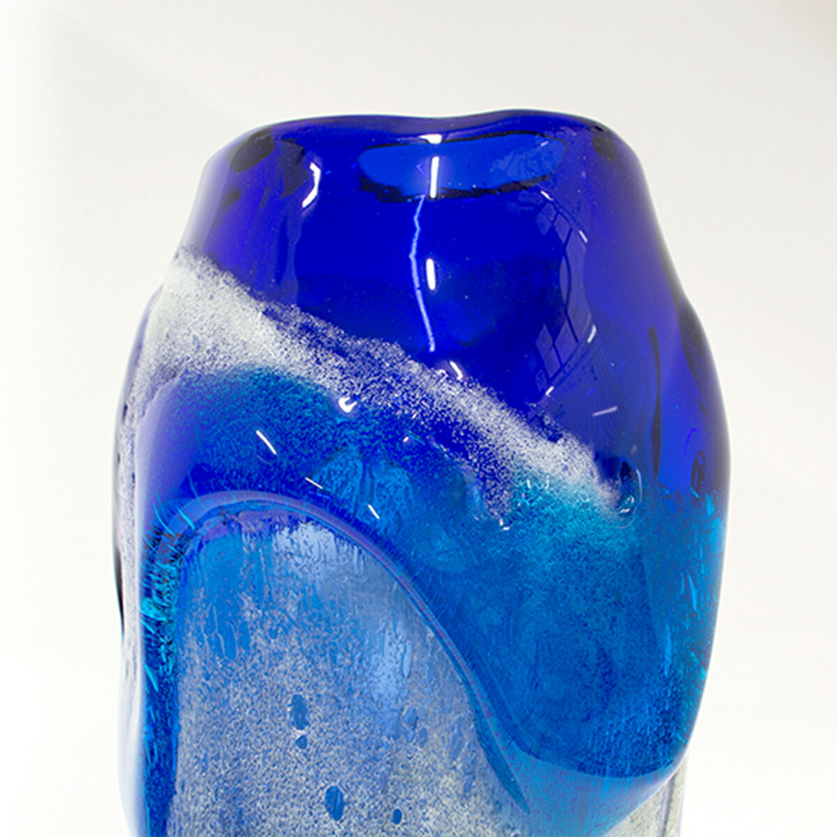 楽天市場】稲嶺盛吉(宙吹きガラス工房虹) 琉球ガラス 花入れ 白泡二色