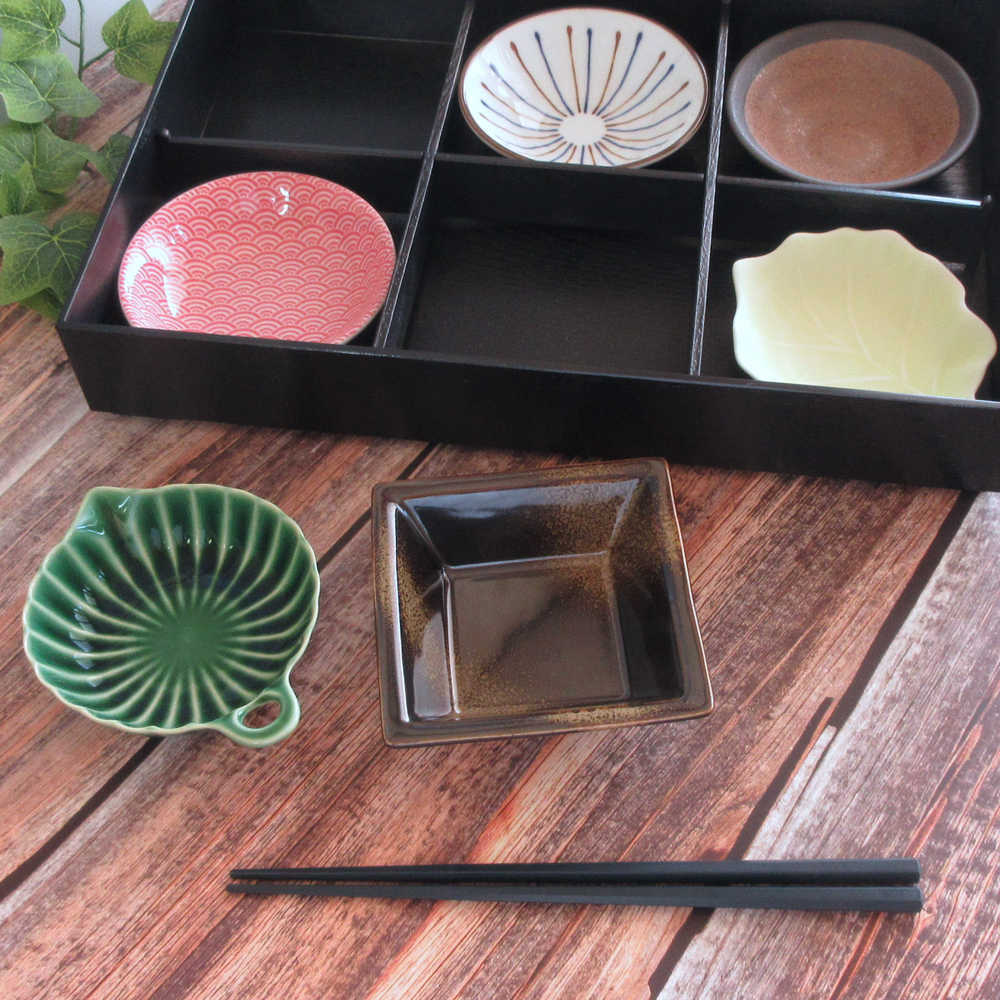 楽天市場】松花堂弁当箱 6マス仕切り 小鉢付き ABS樹脂黒塗り 高級感