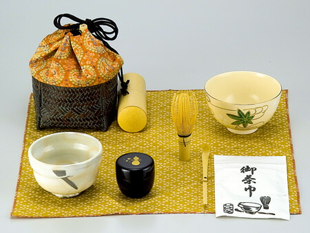 茶道具 茶碗 亀甲の可愛い柄 木箱付き