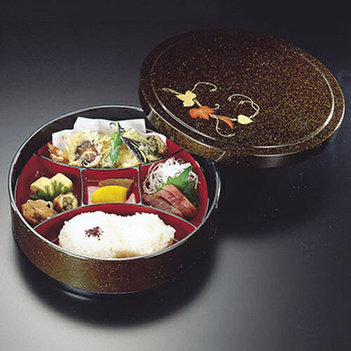 喝上げ、餅つき、弁当付 帰ってきたぜ。 もちづきさんのコラボ弁当買っ