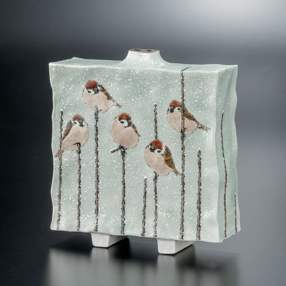 中村陶志人？外志人氏作【九谷焼】伝統工芸 陶志窯 葡萄 花瓶 花器 桐箱 色絵 中村陶志人？外志人氏作【九谷焼】伝統工芸 陶志窯 葡萄 花瓶 花器