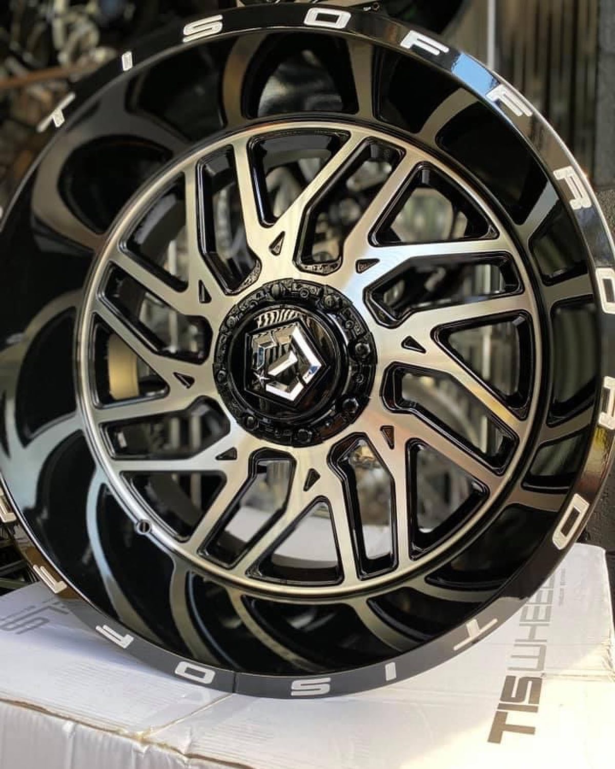 楽天市場】TIS OFFROAD 544MB グロスブラックマシンド 22インチアルミ