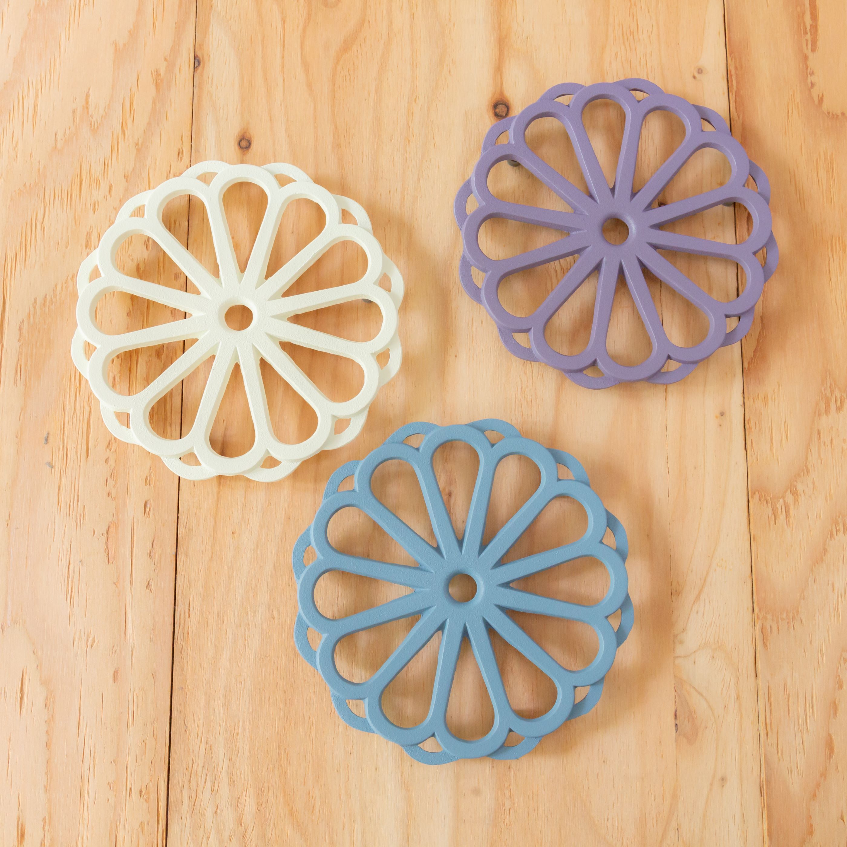 楽天市場】南部鉄器 岩鋳 iwachu 釜敷 菊 南部鉄器 線引 輪菊 鉄瓶