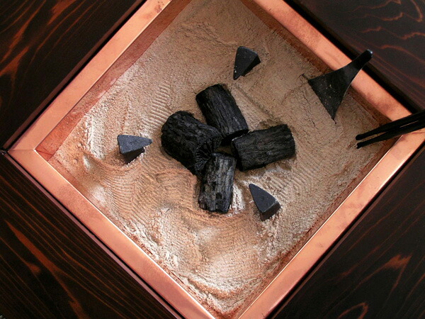 楽天市場】杉の角火鉢セット（五徳、火箸、灰ならし、木炭灰付き