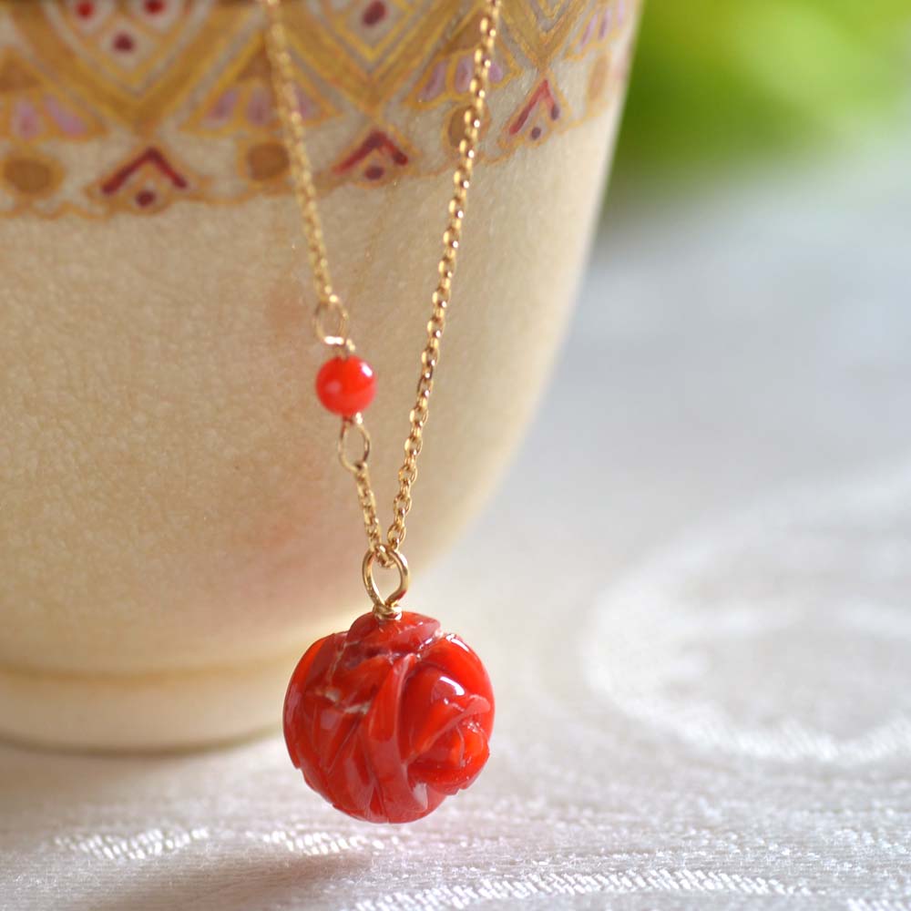 アンティーク ビンテージ昔の珊瑚ネックレス 透かし彫り菊の花細工