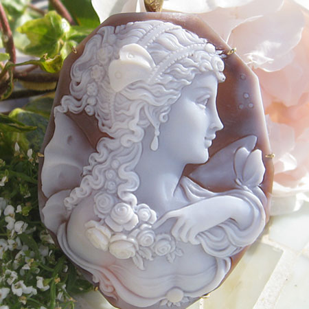 天然シェル カメオ 彫刻 女性の横顔 花付き ルース 鑑別書付 シェル