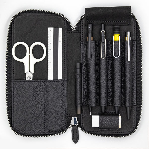 楽天市場】ラウンドジップペンケース エッセンシャル［全4色] MAYA