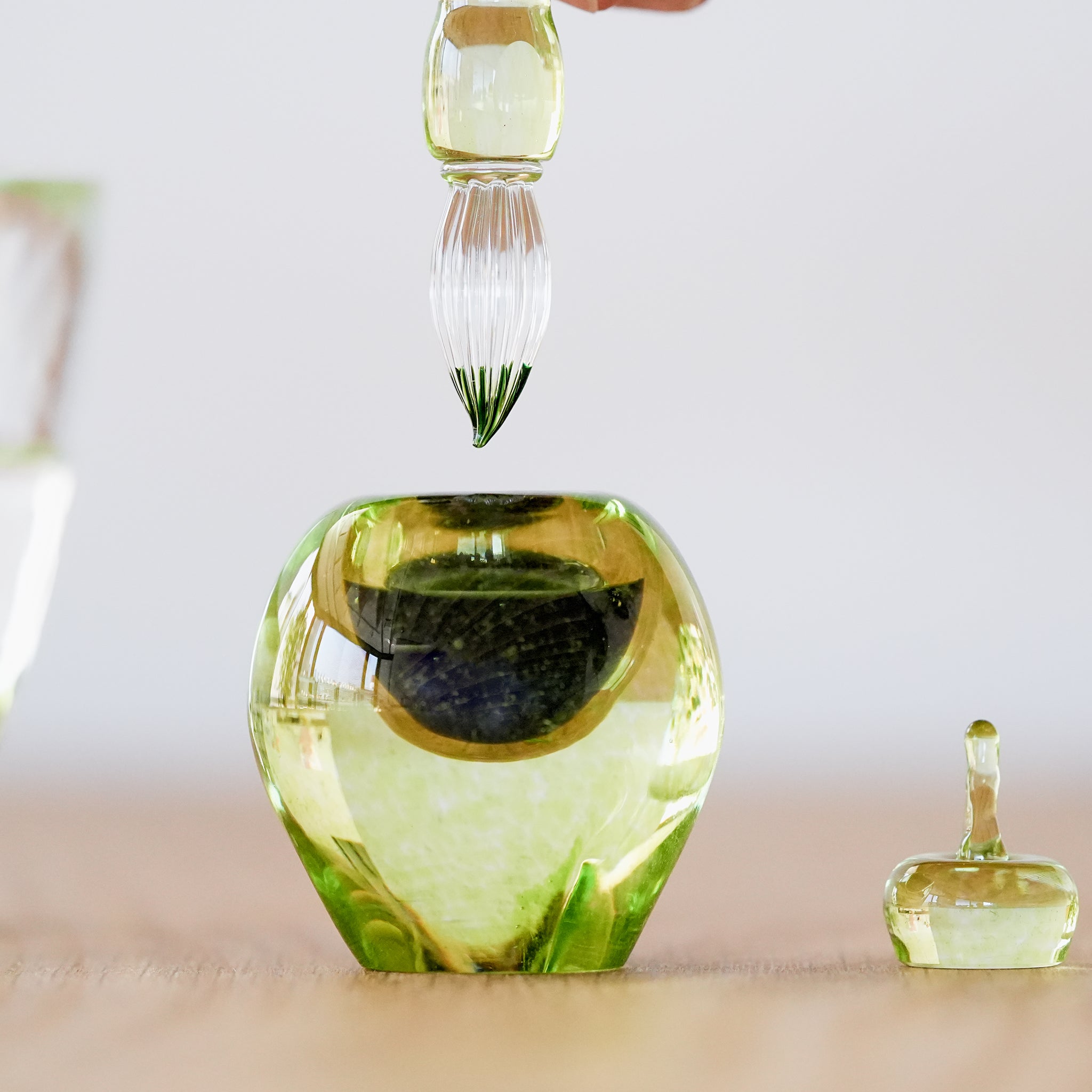 津軽びいどろ ちいさな林檎 インク壺 青林檎 | ガラスペンとセットで