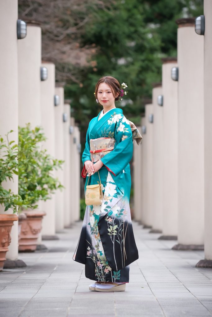 ピーコックグリーンの振袖 – きもの茶寮 月見草