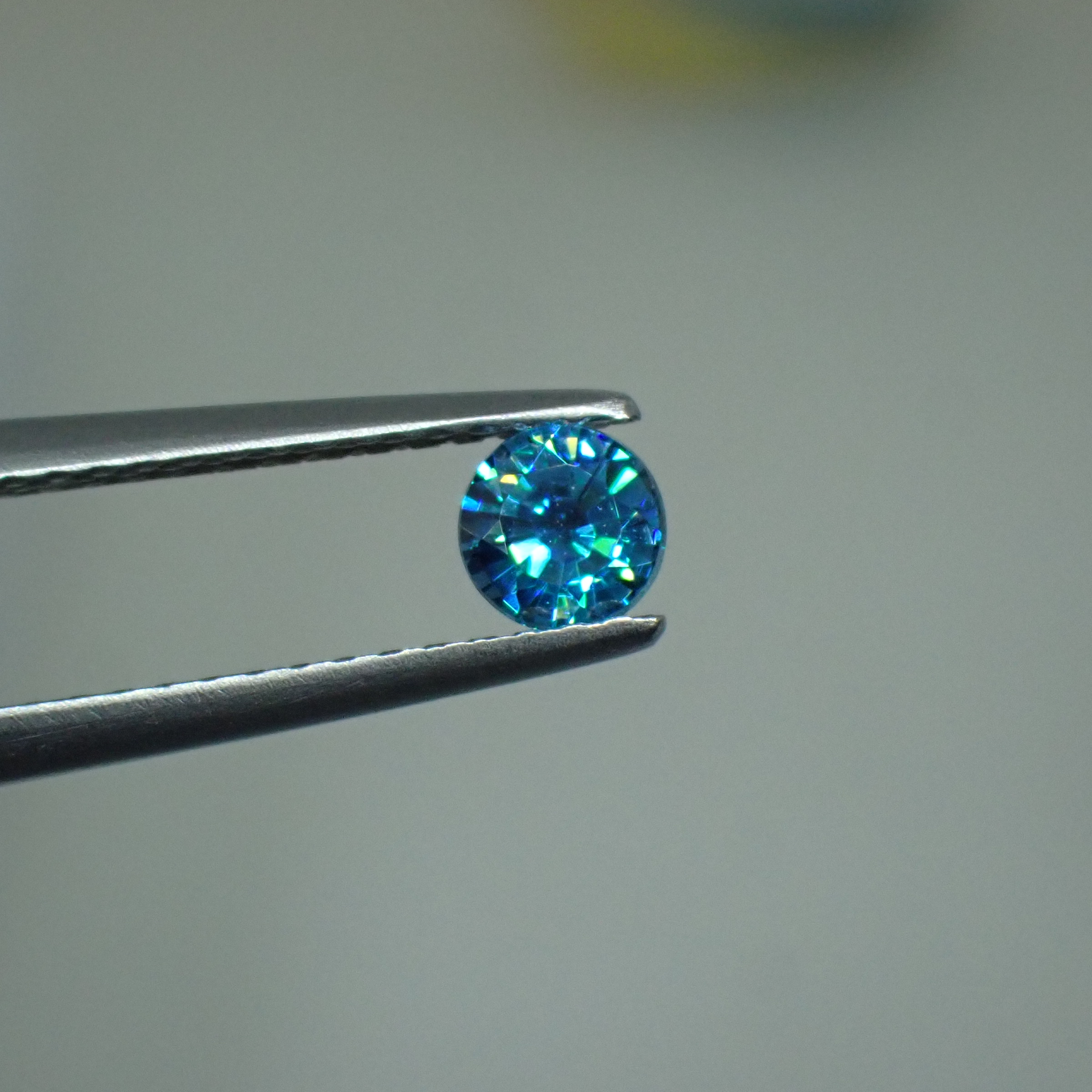 ネオン感◎ファイア◎濃くて美しいブルージルコン 0.393ct | 宝石つむり