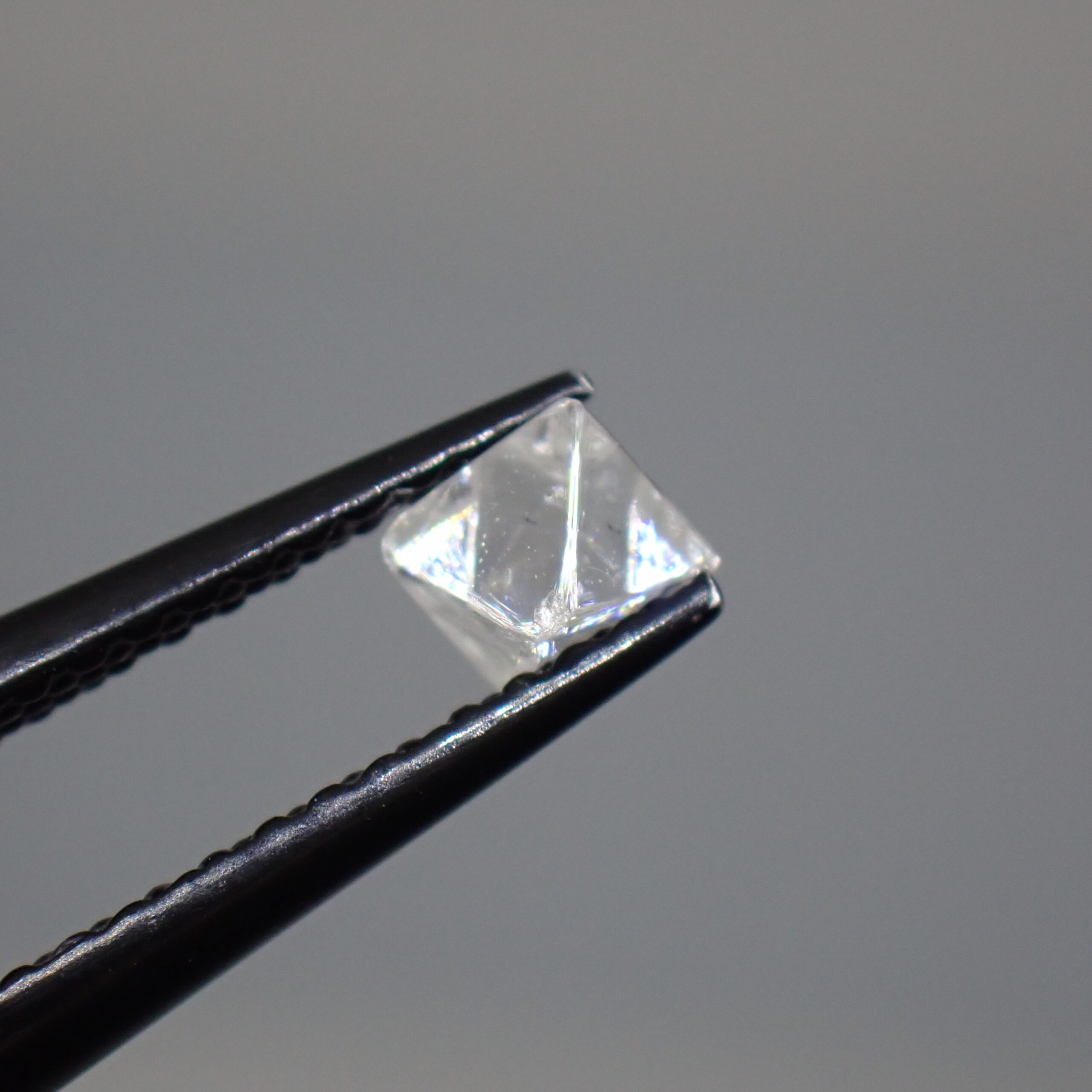 ファイアが煌めく☆UVライトでイエローコア！？カナダ産の美しい8面体